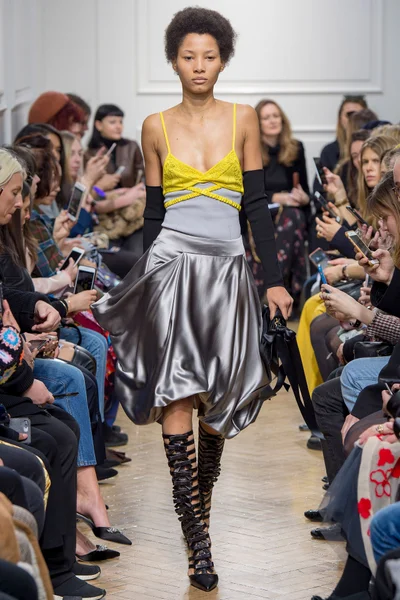 Look 25